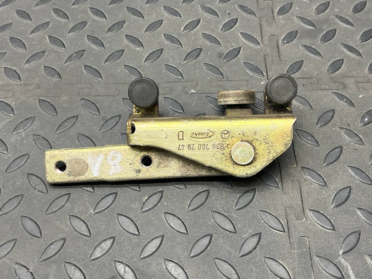 Ролик двери сдвижной правый нижний Mercedes Vito/W638 1996-2003