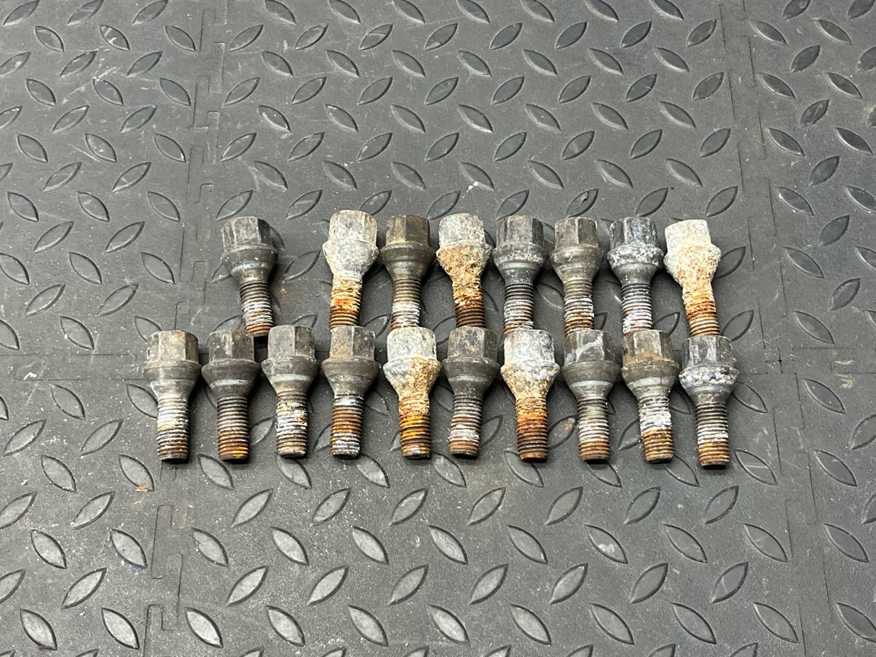 Болт колесный Mercedes C/W203 2000-2008