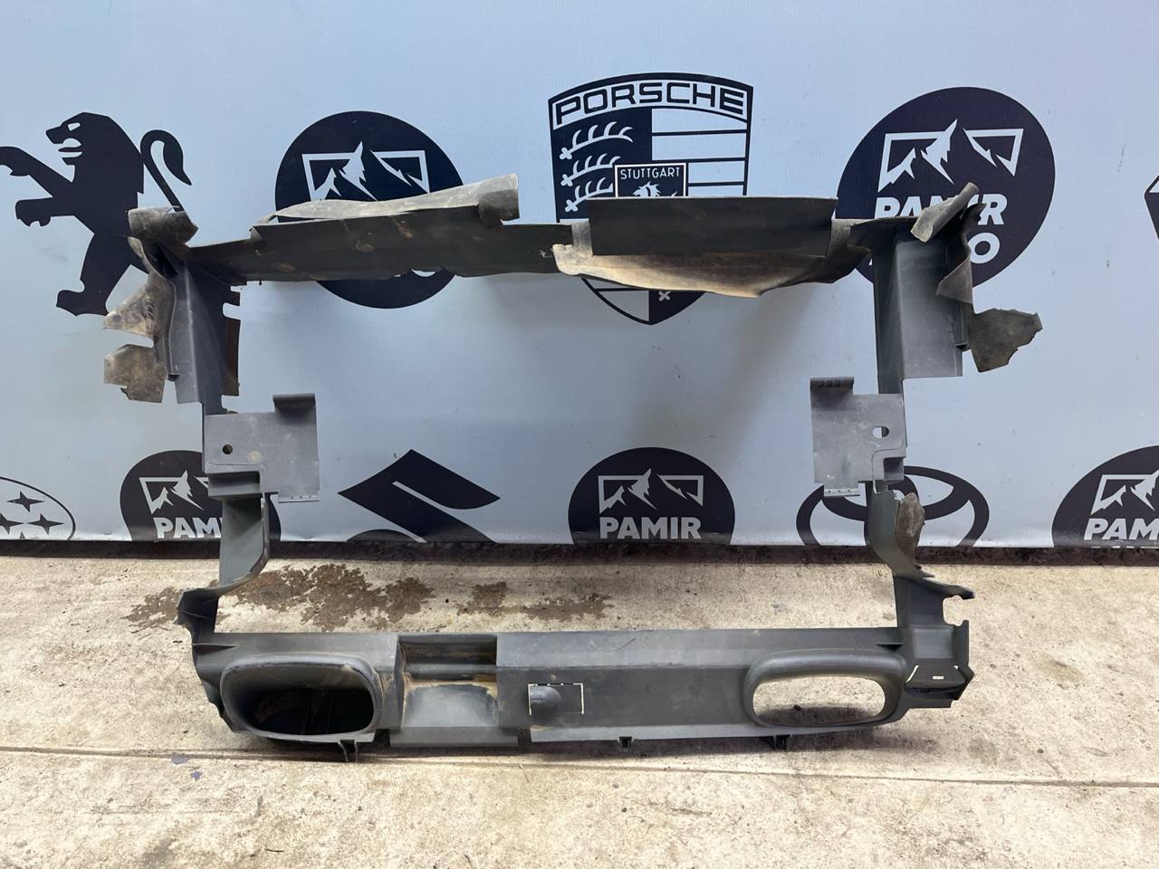 Воздуховод радиатора Mercedes C/W203 2000-2008