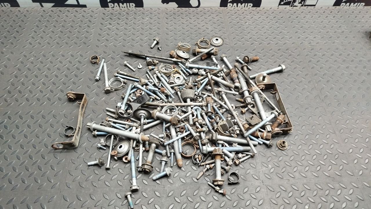 Болт двигателя Mercedes B/W245 2005-2011