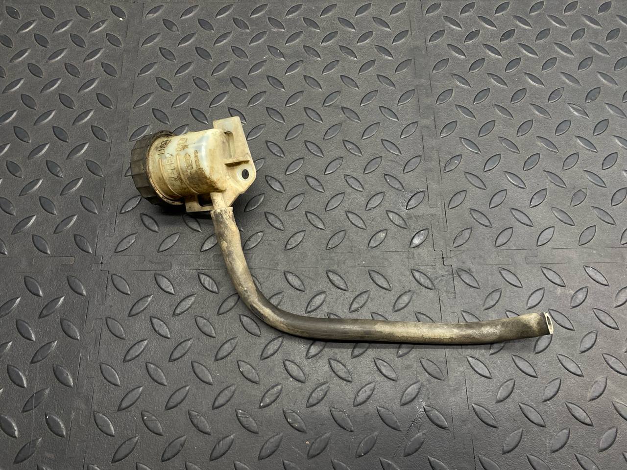 Бачок главного цилиндра сцепления Opel Astra/H 2004-2014