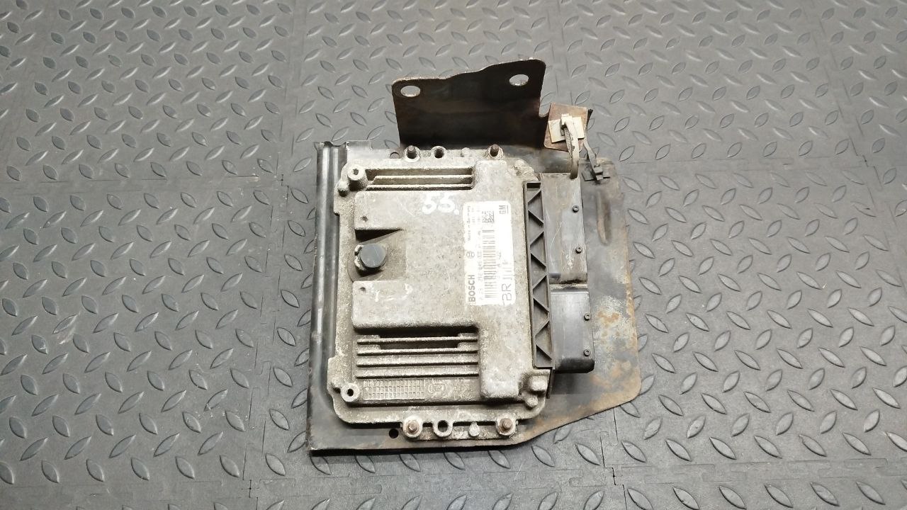Блок управления двигателем Opel Zafira/B 2005-2014
