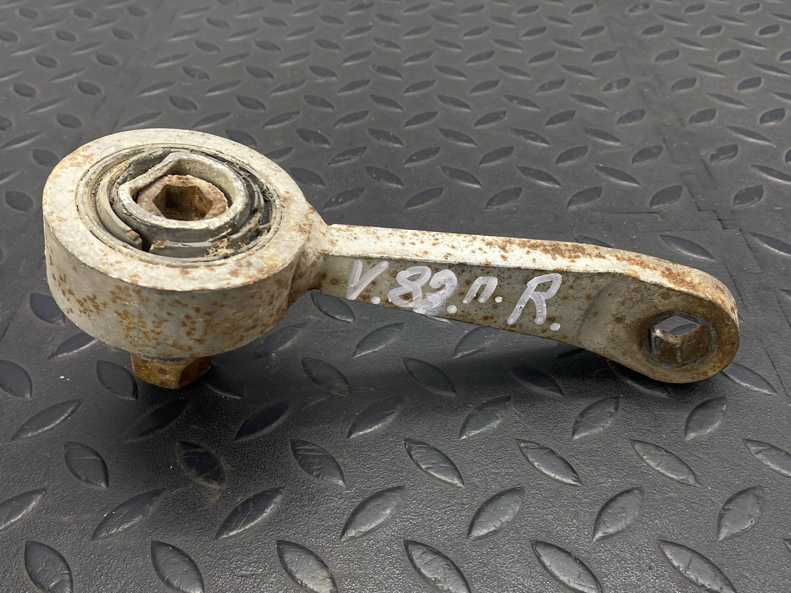 Стойка стабилизатора передняя правая Mercedes E/W211 2002-2009