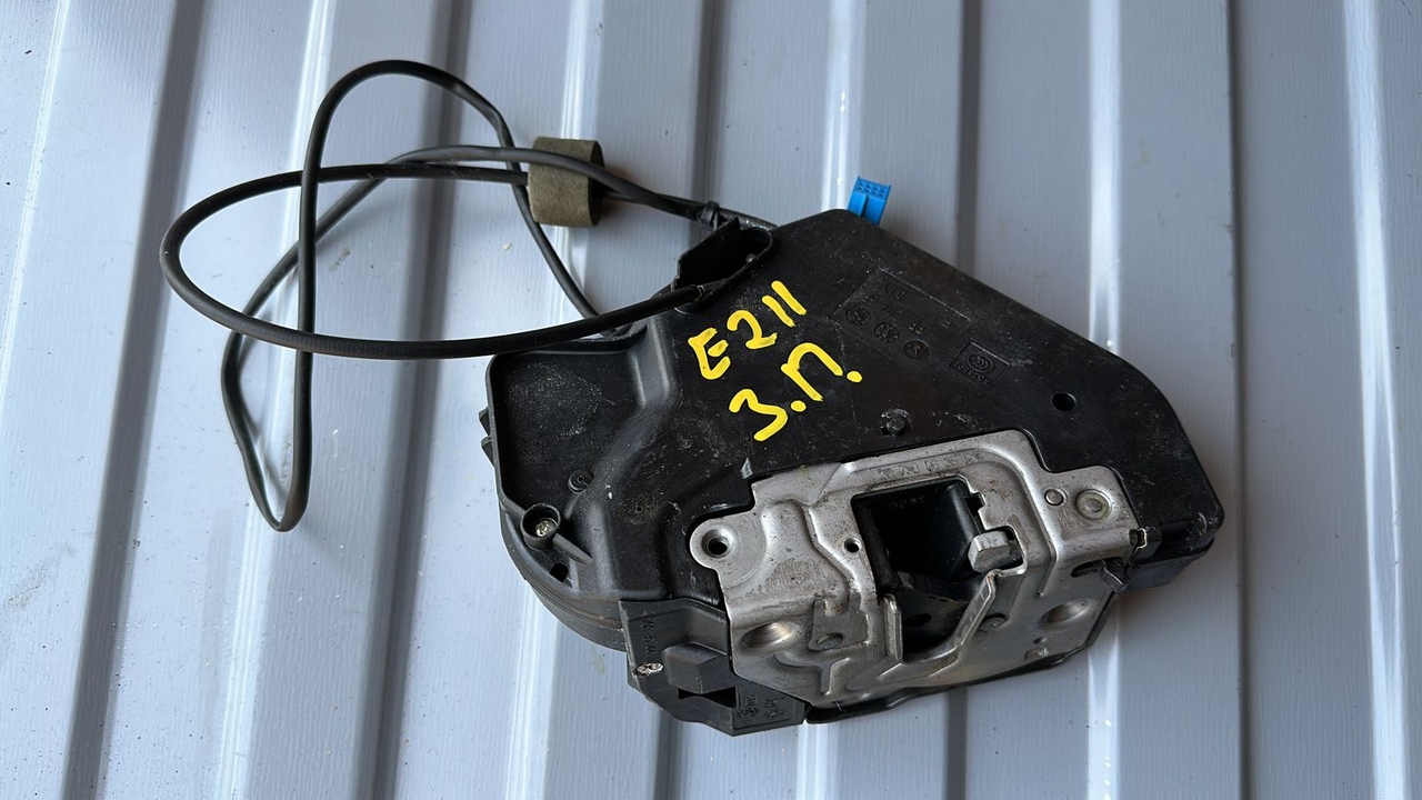 Замок двери задний правый Mercedes E/W211 2002-2009