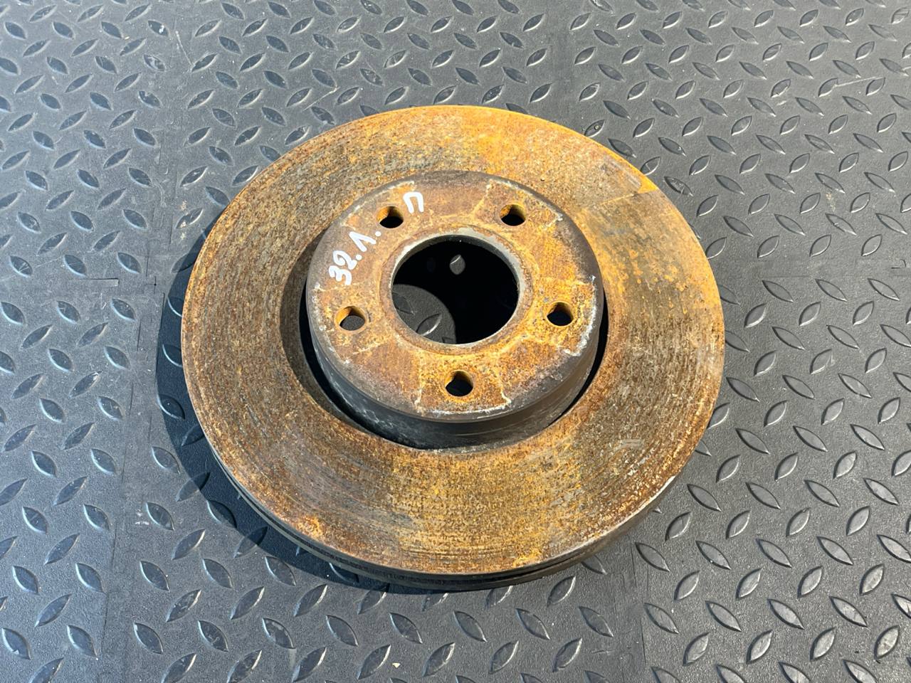 Диск тормозной передний Ford Focus/2 2004-2011