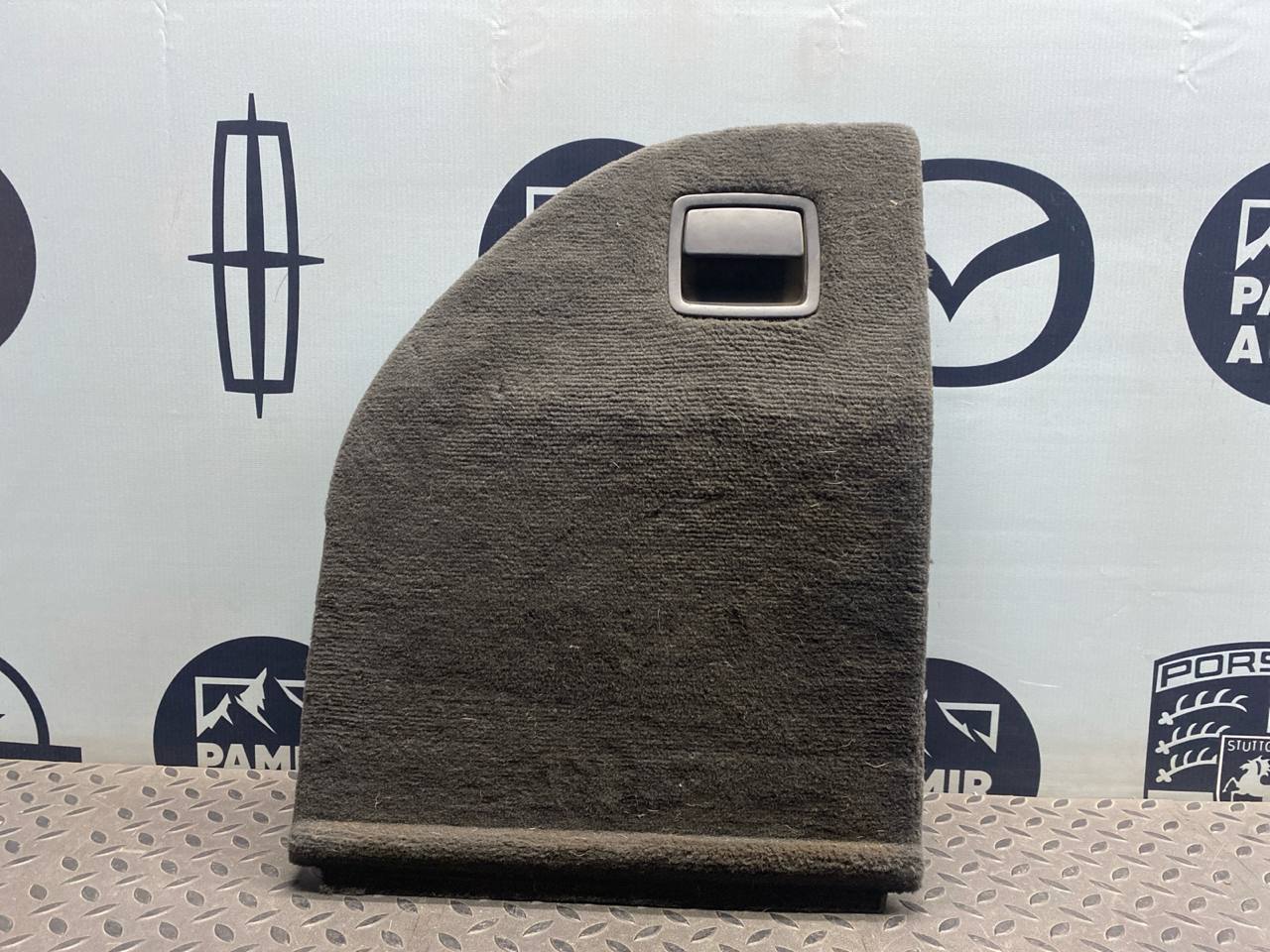 Обшивка багажника правая BMW 3/E90 2004-2013