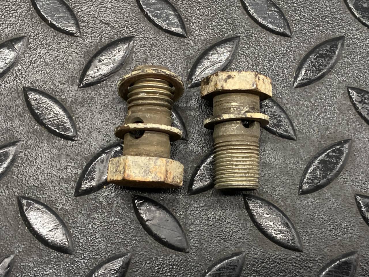 Болт топливной трубки Mercedes C/W202 1993-2001