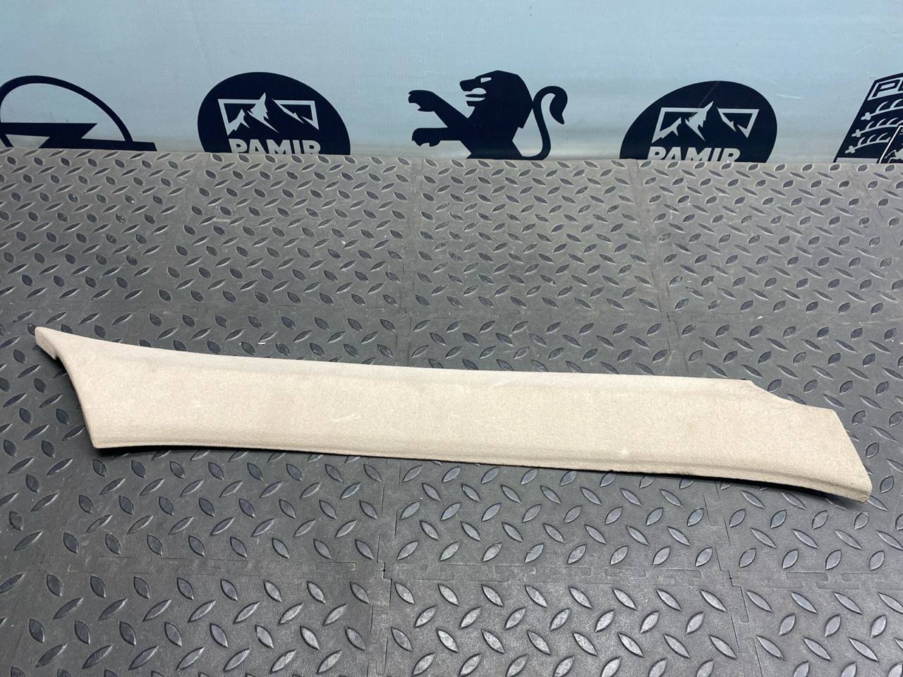 Обшивка стойки передняя правая Mercedes C/W202 1993-2001