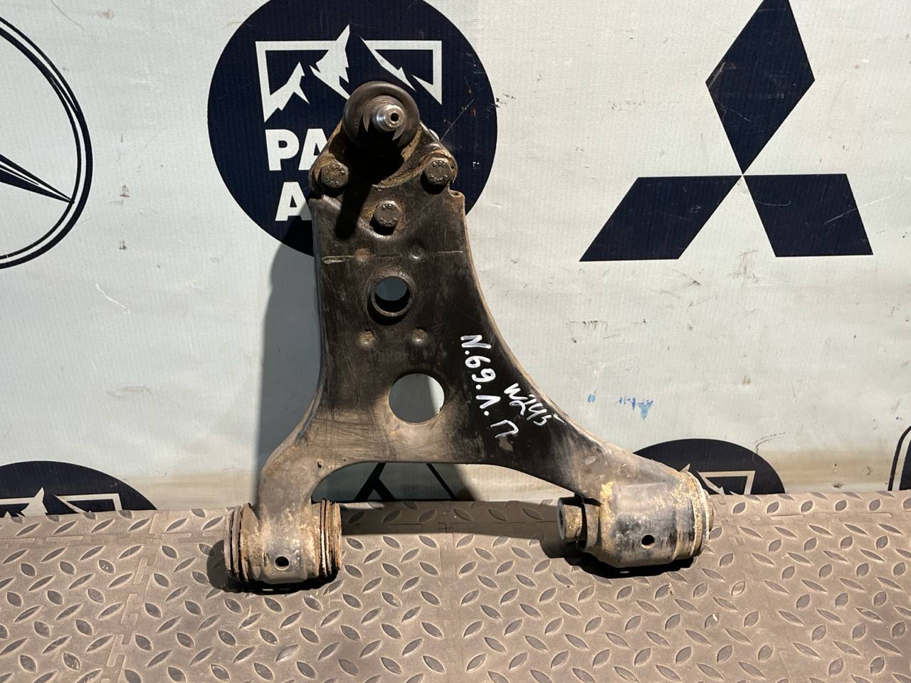 Рычаг передний левый Mercedes B/W245 2005-2011