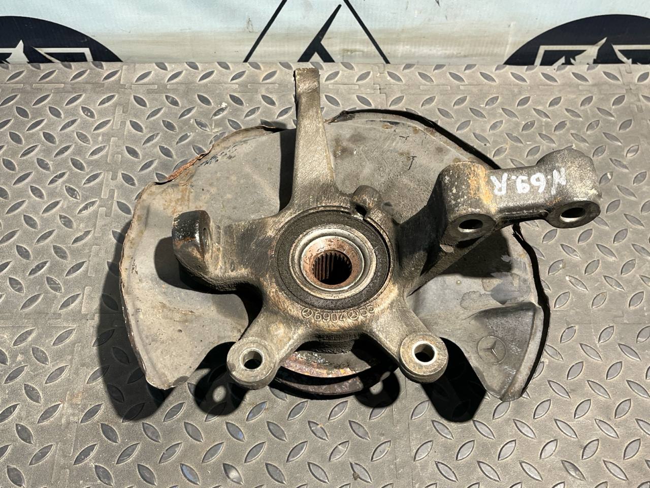 Кулак поворотный передний правый Mercedes B/W245 2005-2011