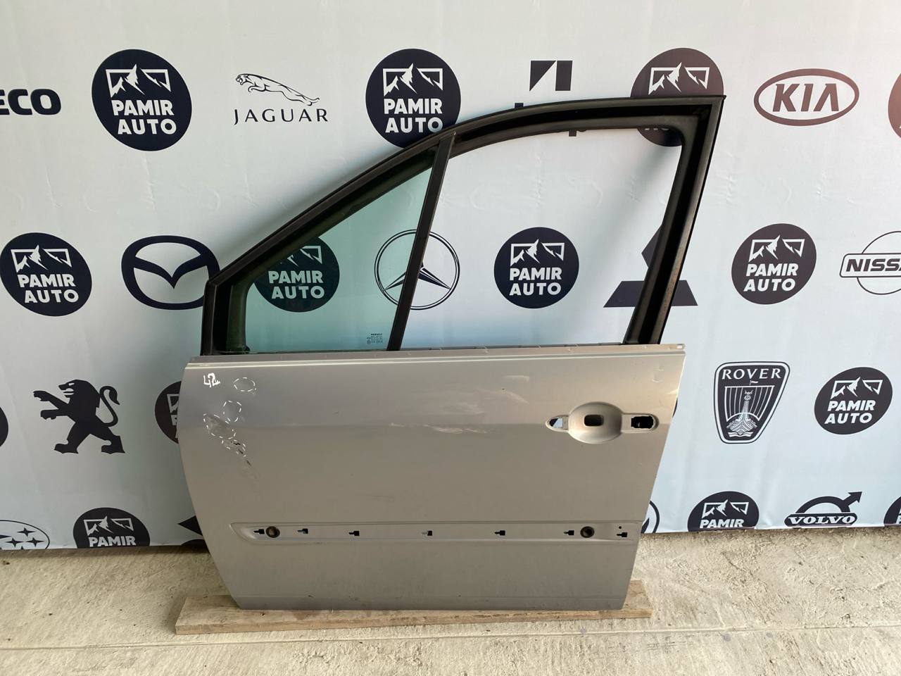 Дверь передняя левая Renault Scenic/2 2003-2009