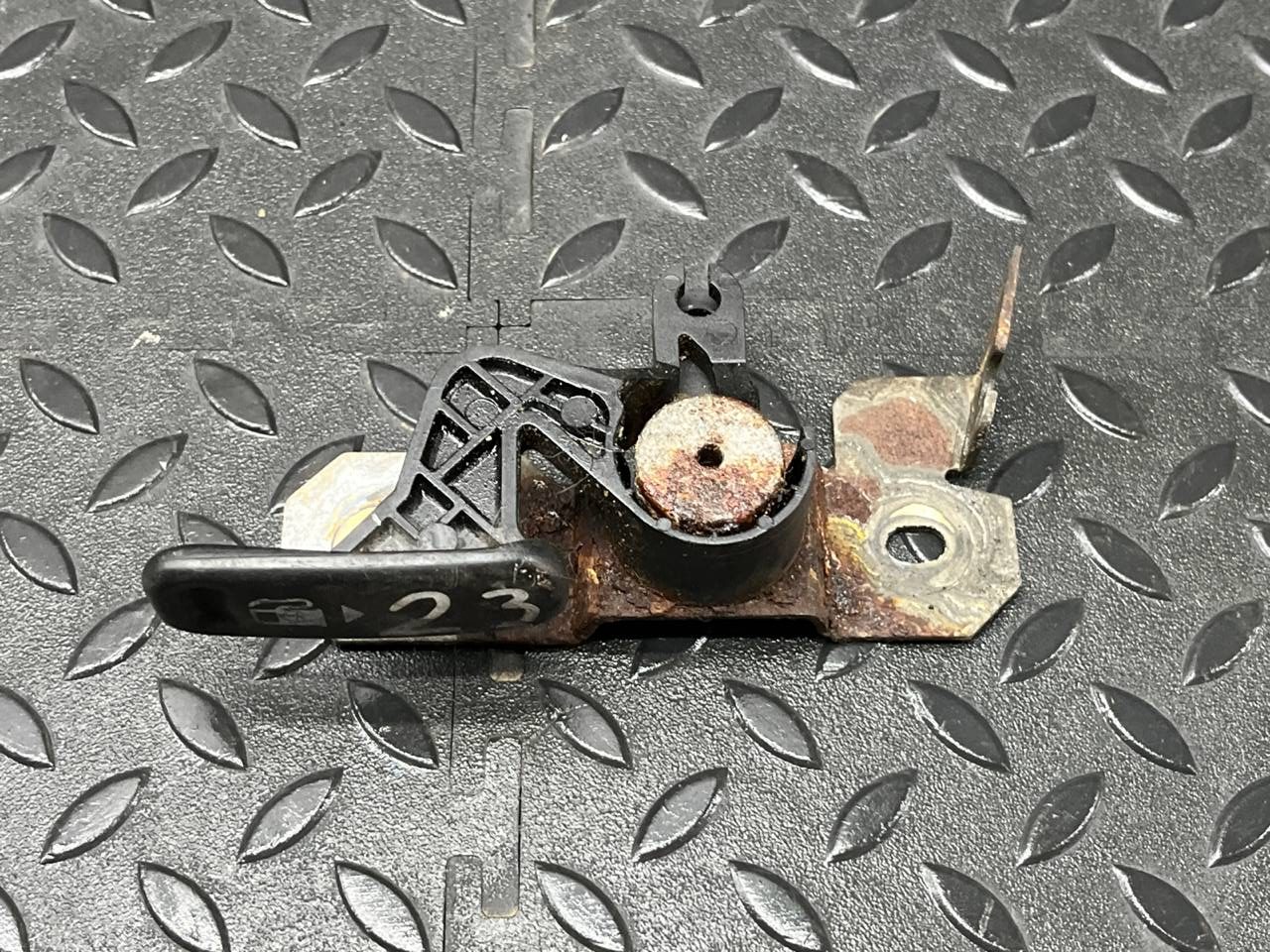 Ручка открывания лючка бензобака Ford Mondeo/3 2000-2007