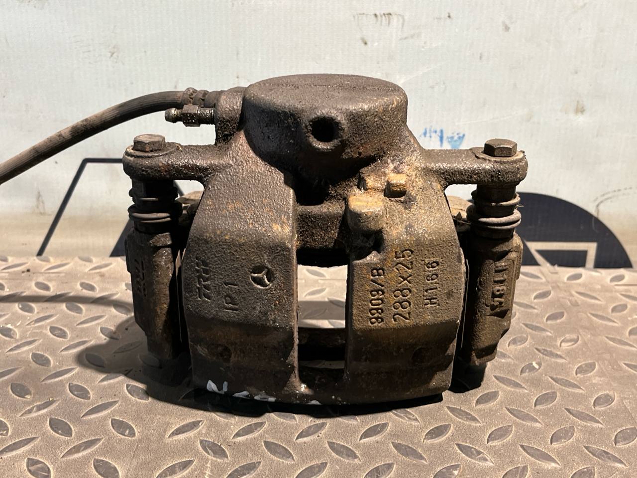 Суппорт передний левый Mercedes B/W245 2005-2011