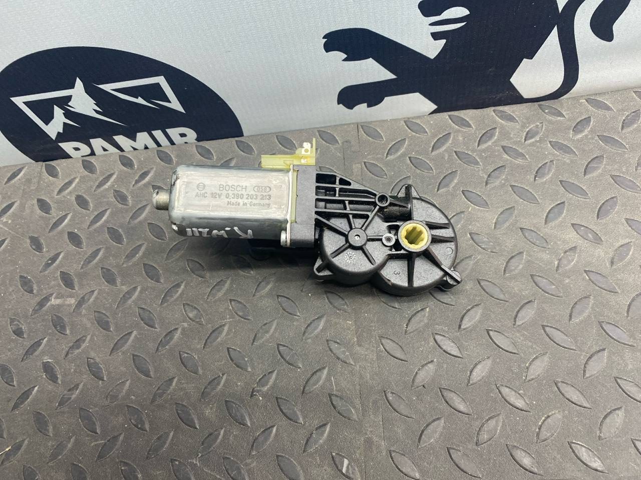 Моторчик сиденья правый Mercedes E/W211 2002-2009