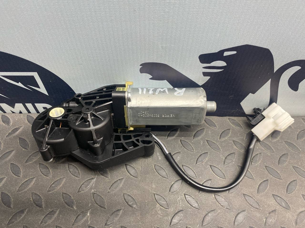 Моторчик сиденья правый Mercedes E/W211 2002-2009