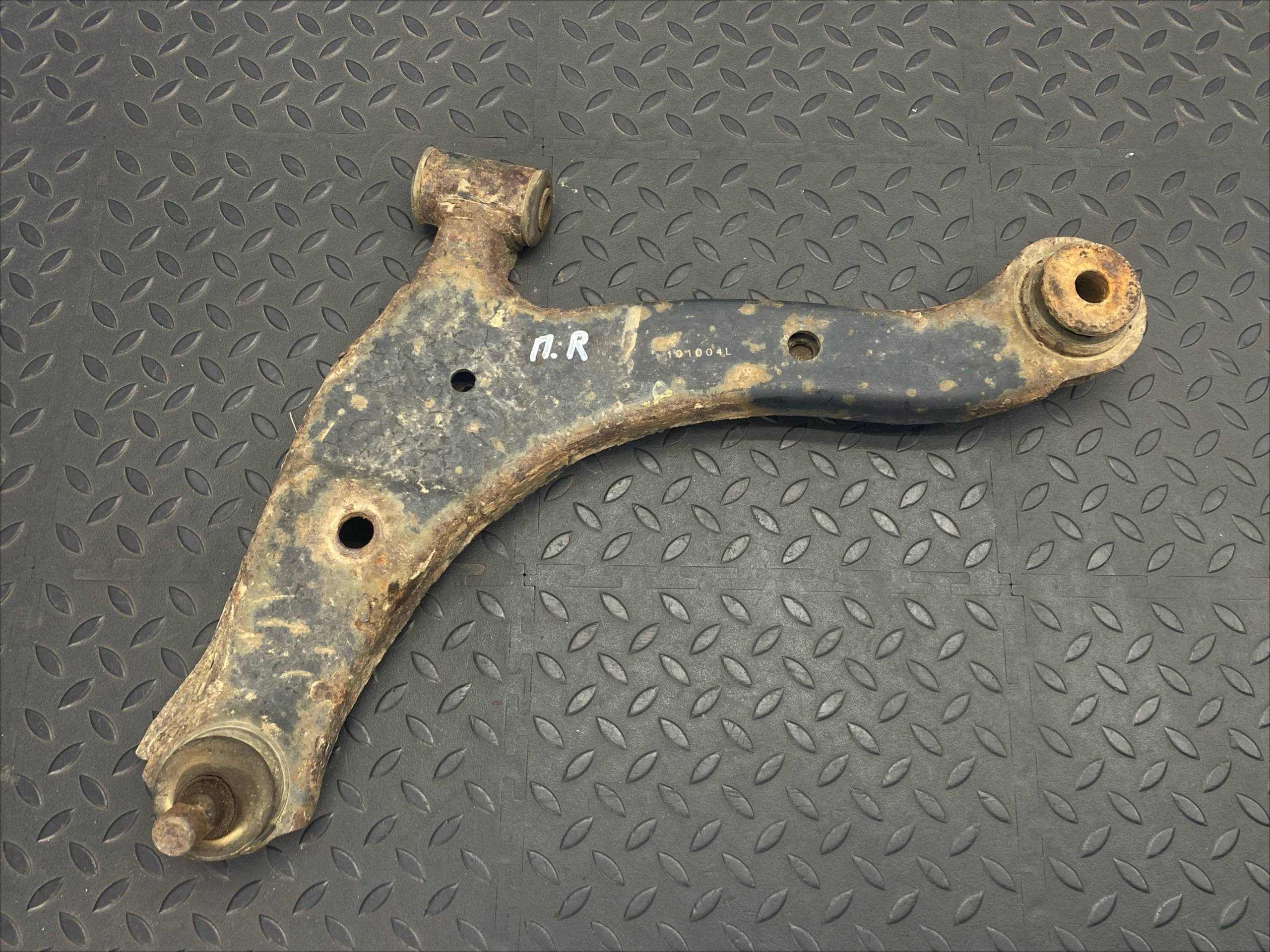 Рычаг передний левый Chrysler PT Cruiser 2000-2010