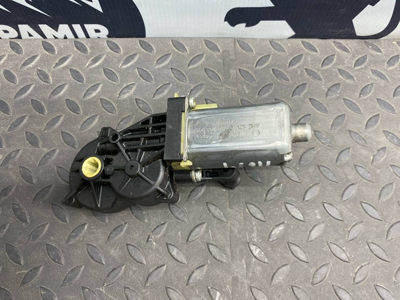 Моторчик сиденья левый Mercedes E/W211 2002-2009