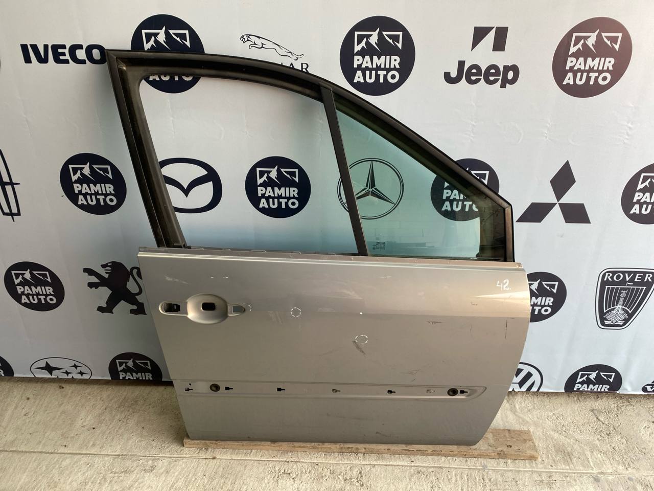 Дверь передняя правая Renault Scenic/2 2003-2009