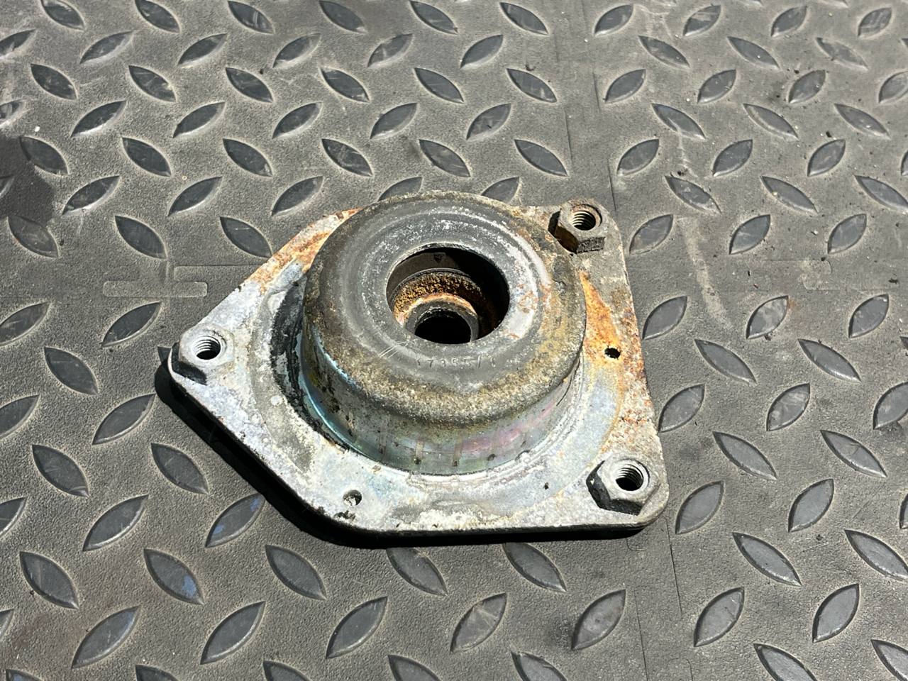 Опора амортизатора передняя Mercedes B/W245 2005-2011