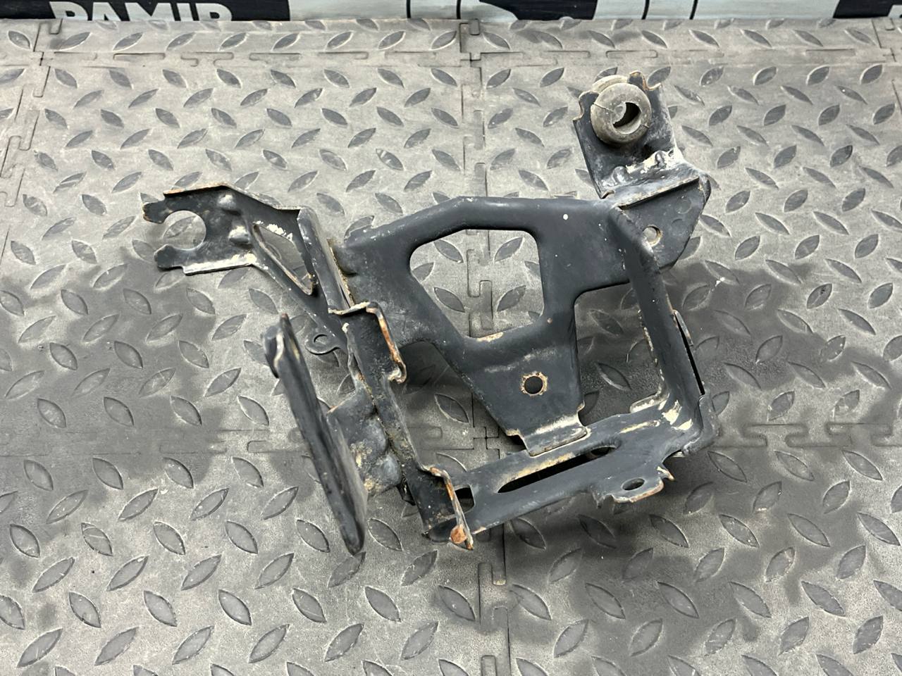 Кронштейн блока ABS Opel Zafira/B 2005-2014