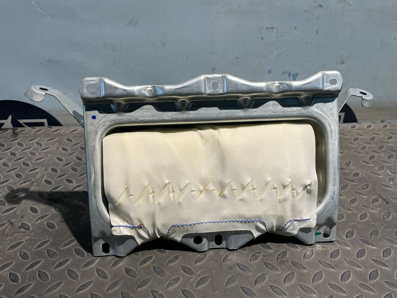 Подушка безопасности в торпедо Ford Focus/2 2004-2011