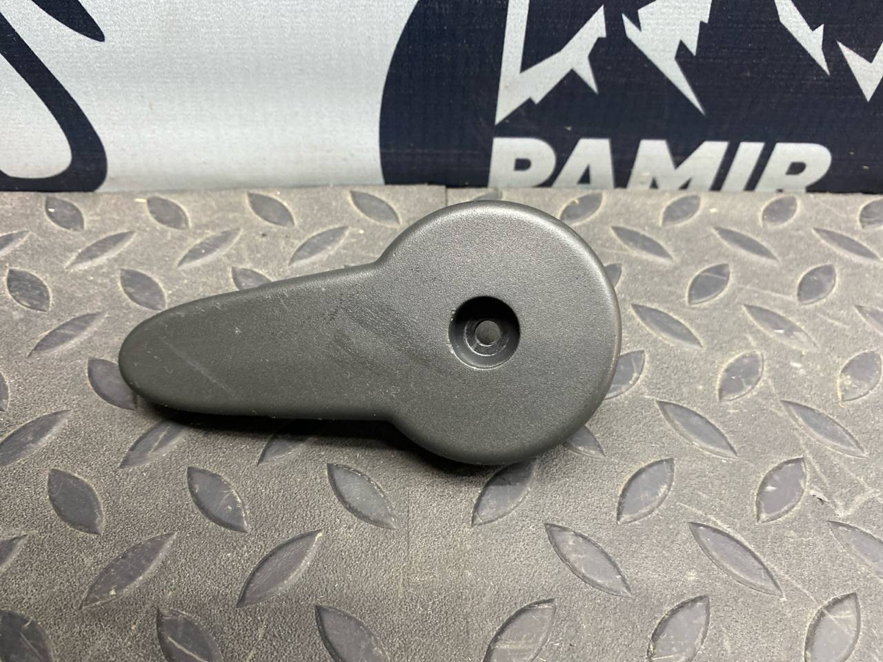 Ручка регулировки спинки сиденья передняя Mercedes E/W211 2002-2009