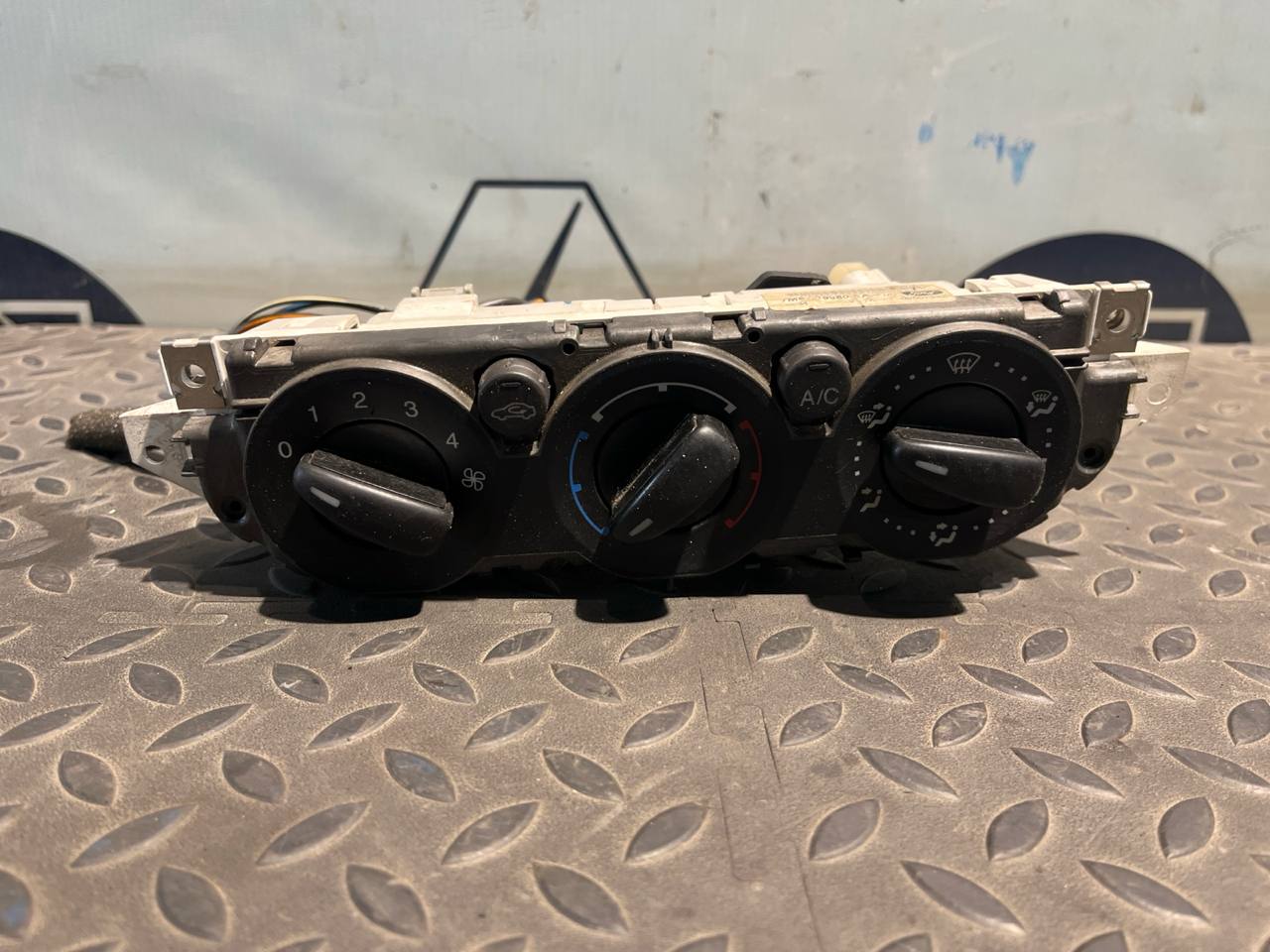 Блок управления отопителем Ford Focus/2 2004-2011
