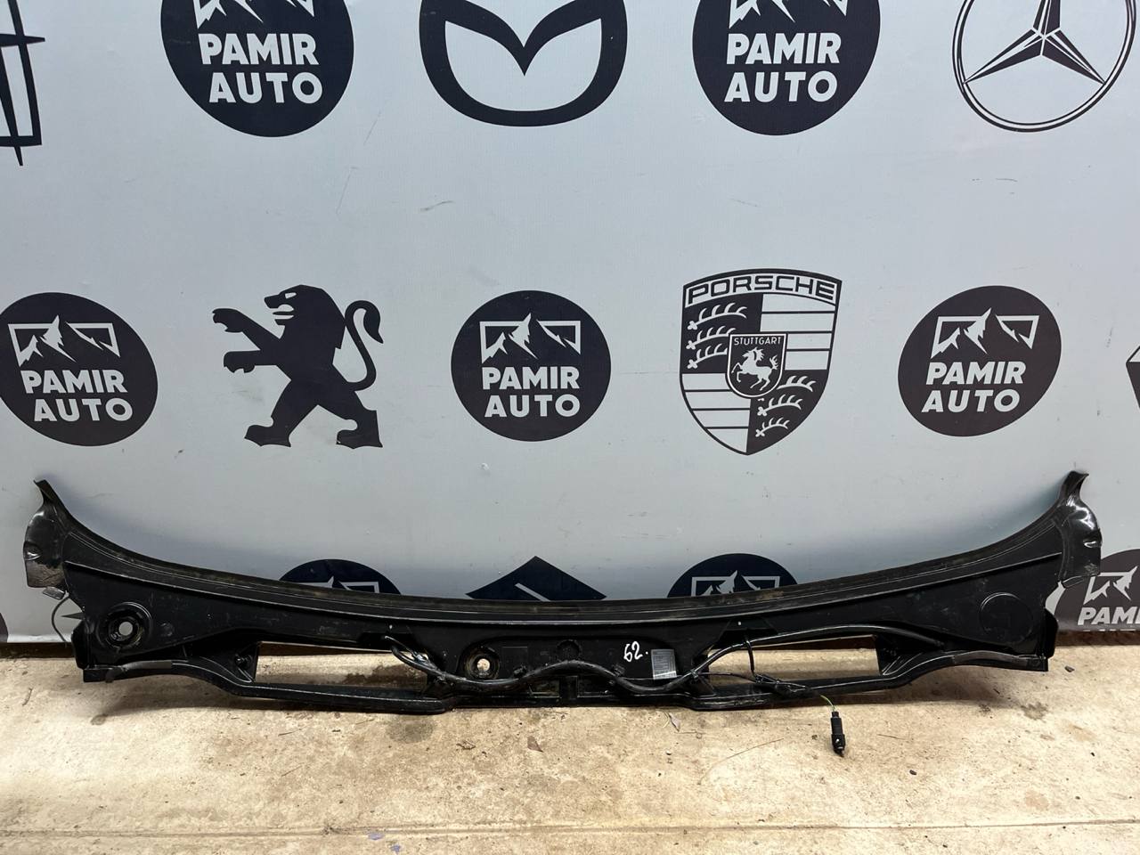 Решетка под лобовое стекло (Жабо) BMW 3/E90 2004-2013