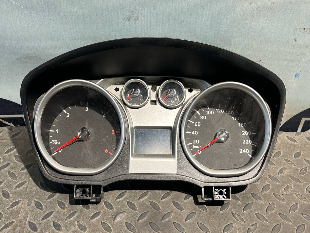 Комбинация приборов (Щиток) Ford Focus/2 2004-2011