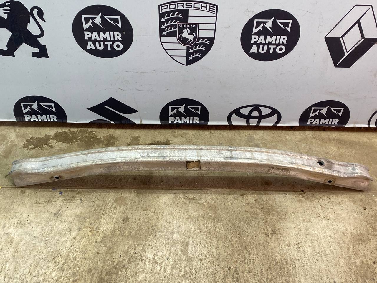 Усилитель бампера передний Renault Scenic/2 2003-2009