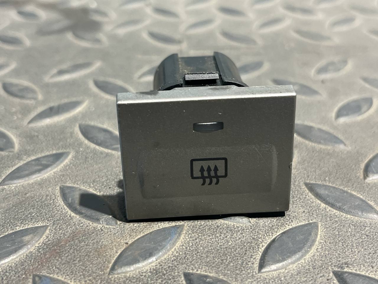 Кнопка обогрева заднего стекла Ford Focus/2 2004-2011