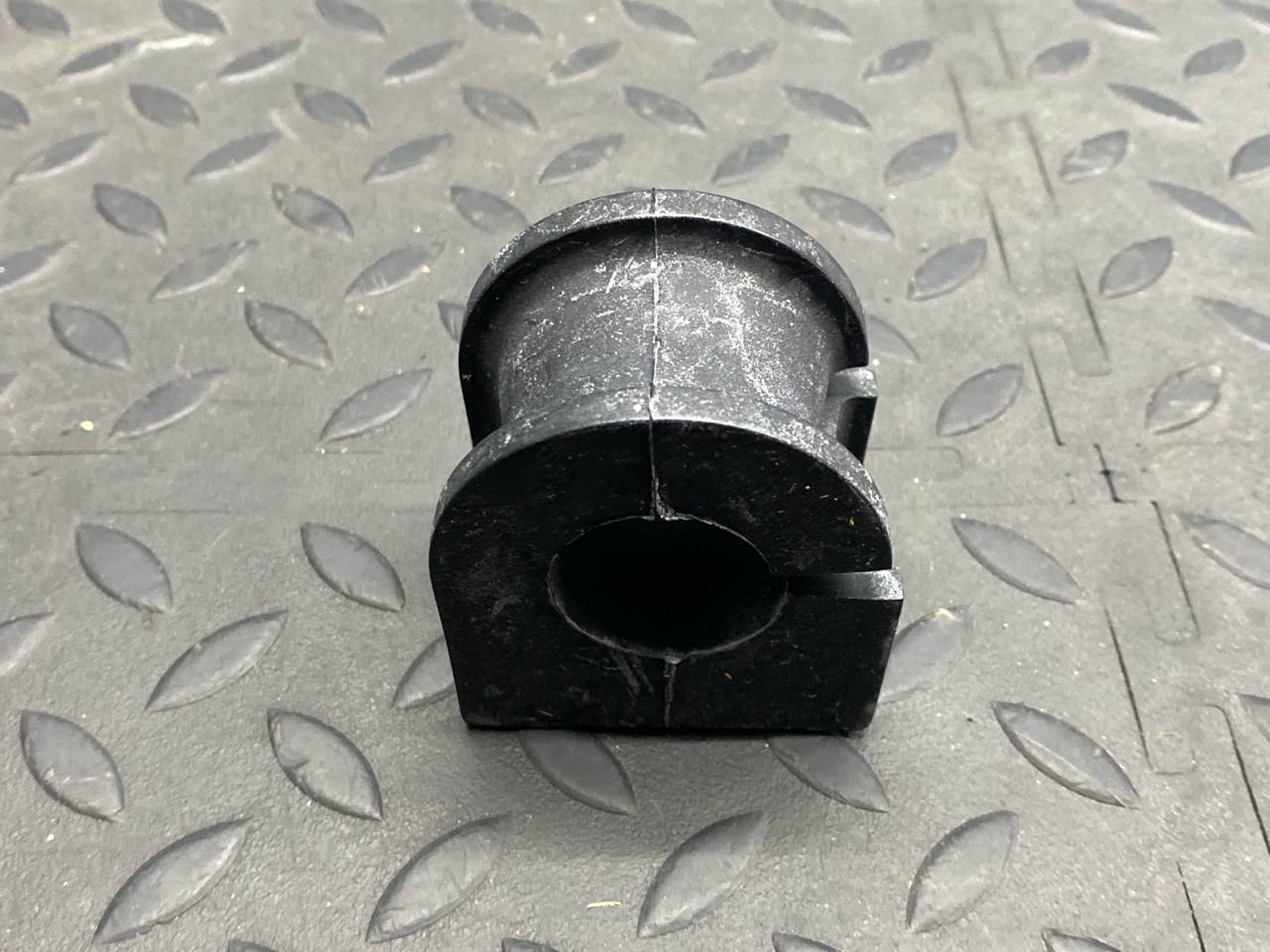 Втулка стабилизатора передняя Ford Transit 2000-2006