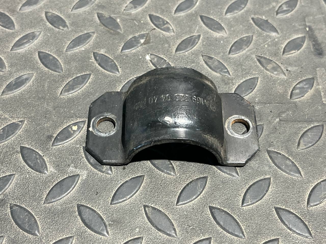 Кронштейн крепления стабилизатора передний Mercedes B/W245 2005-2011