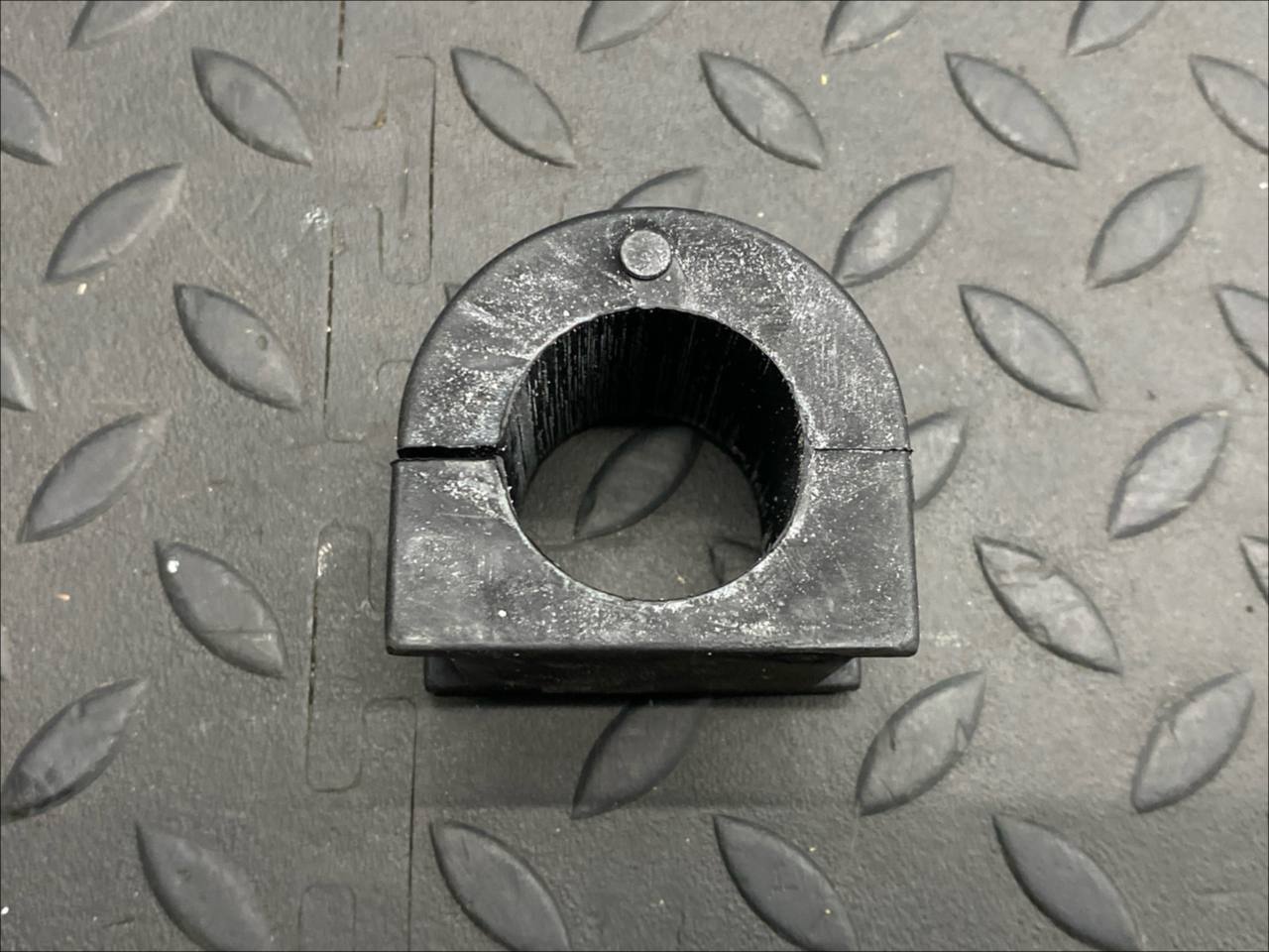 Втулка стабилизатора передняя Ford Transit 2000-2006