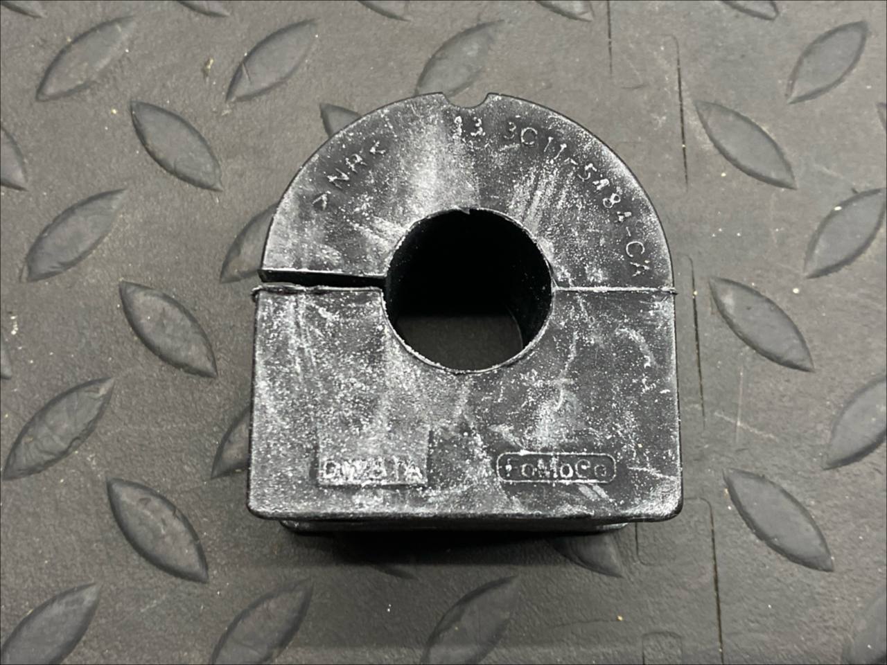 Втулка стабилизатора передняя Ford Transit 2000-2006