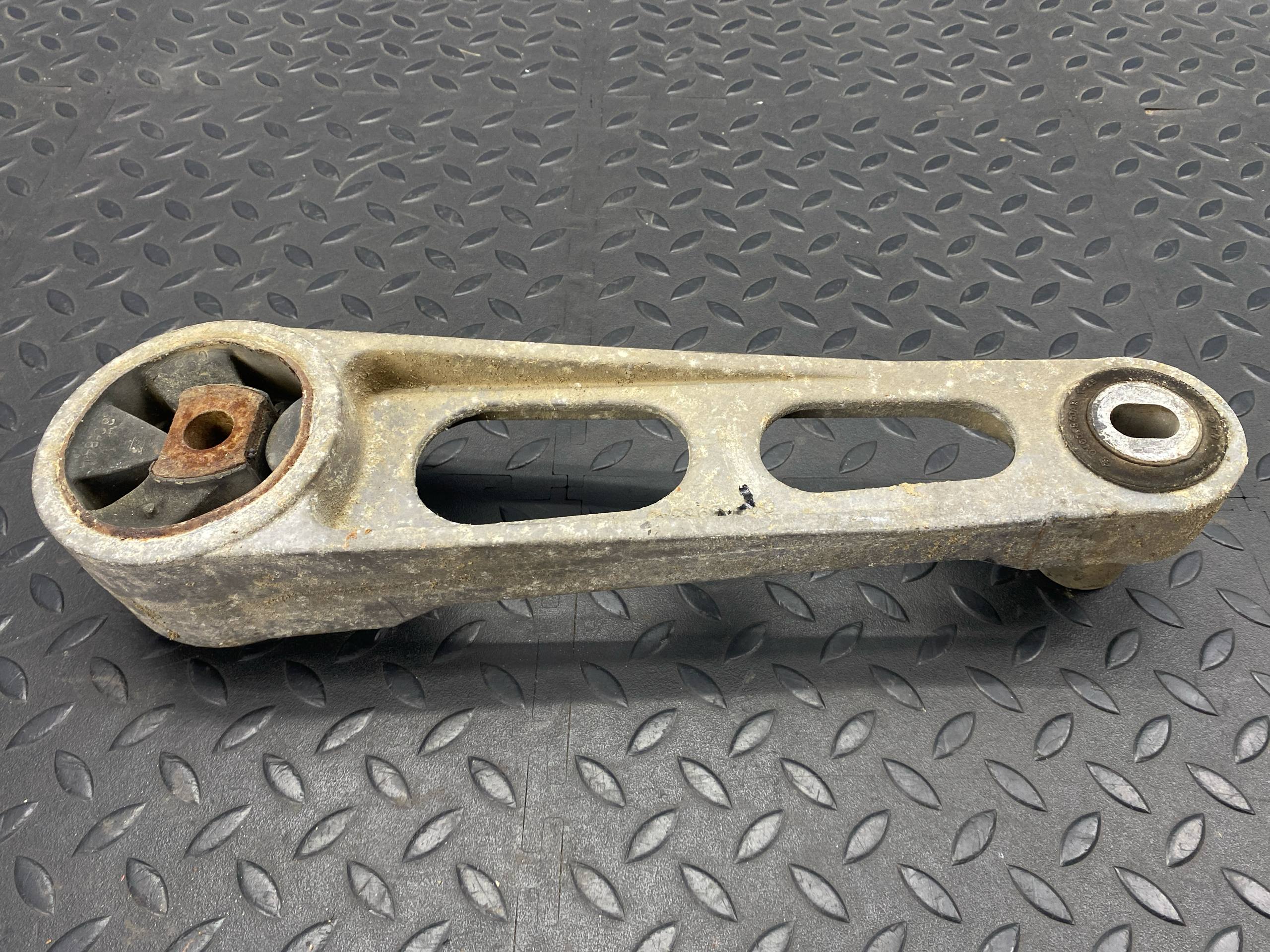 Опора двигателя Chrysler PT Cruiser 2000-2010