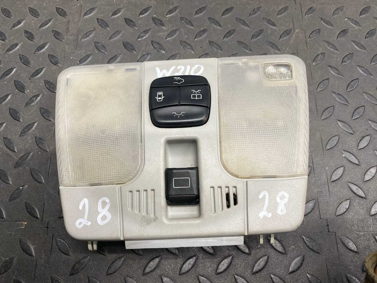 Плафон салонный Mercedes E/W210 1995-2003