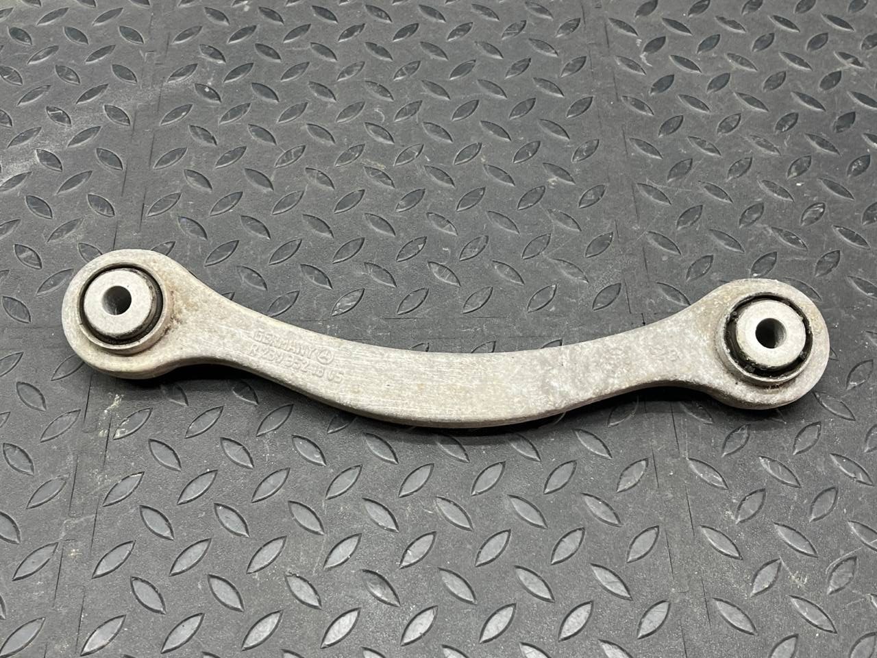 Рычаг задний правый Mercedes E/W211 2002-2009