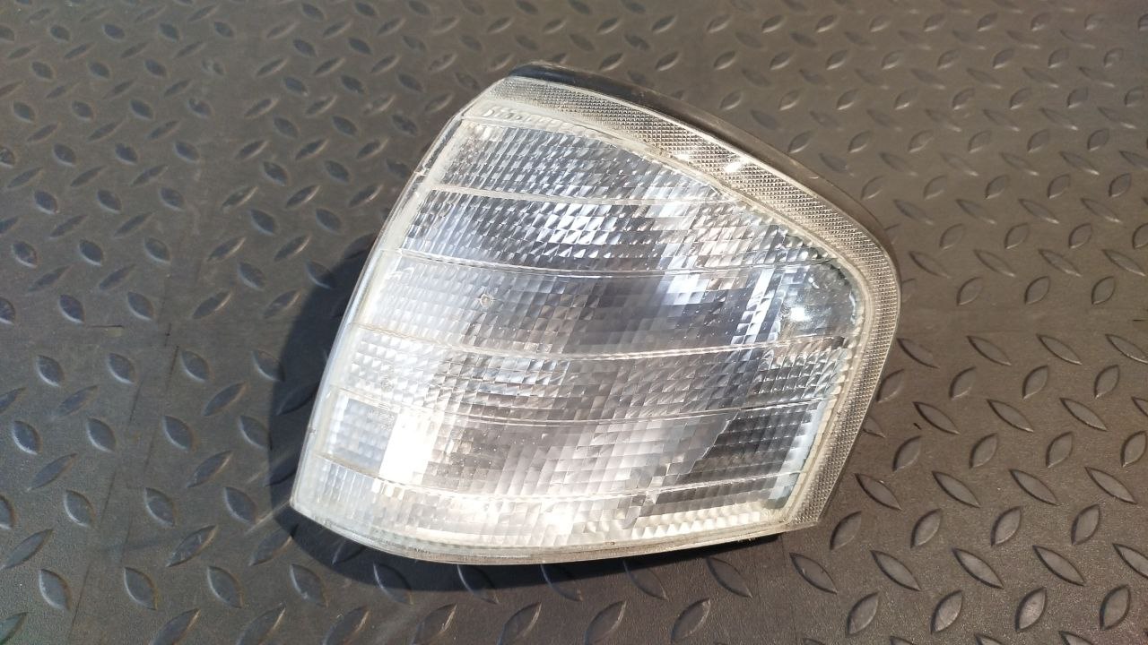 Поворотник левый Mercedes C/W202 1993-2001