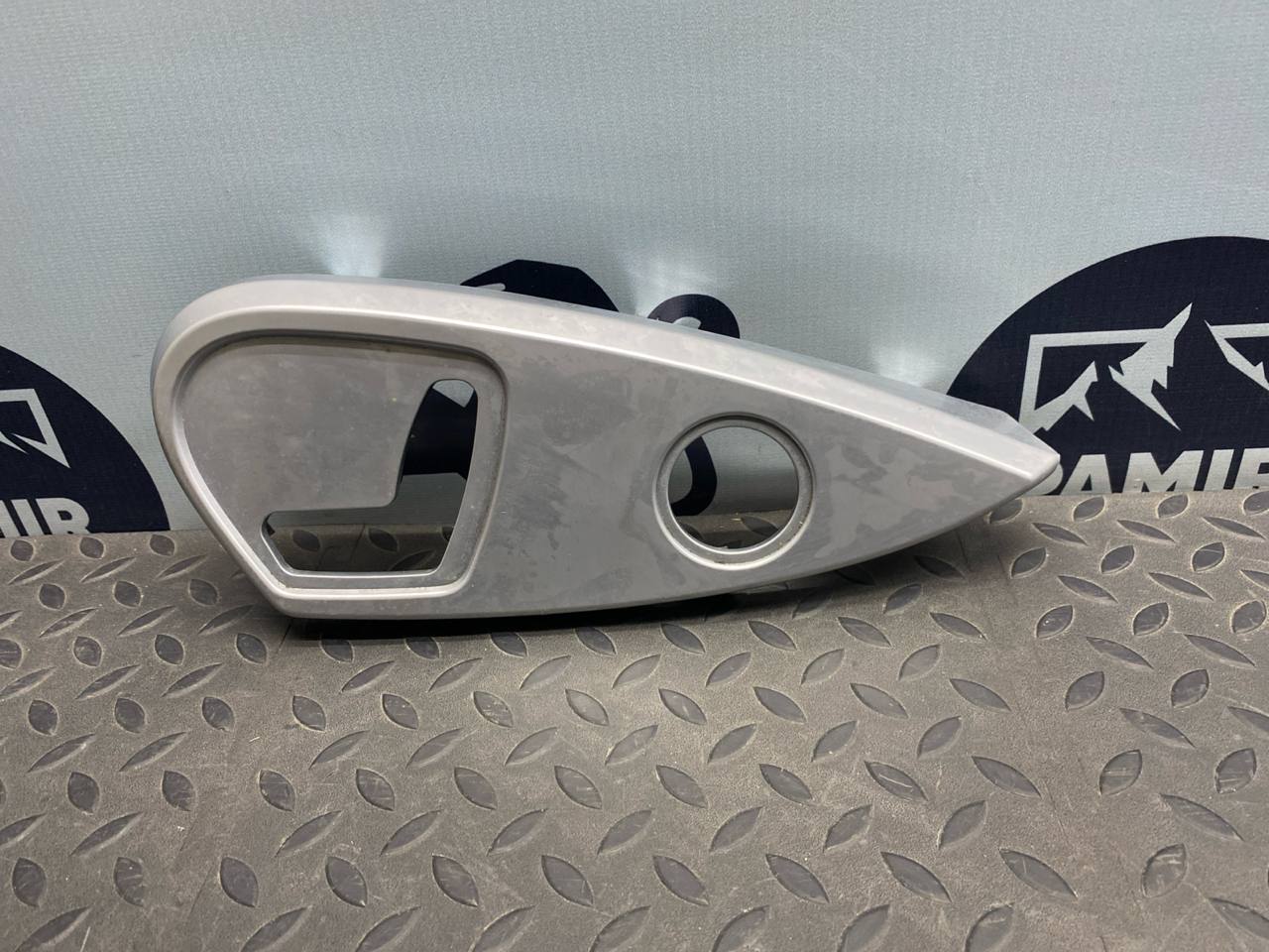 Накладка на сиденье передняя правая Mercedes M/W164 2005-2011