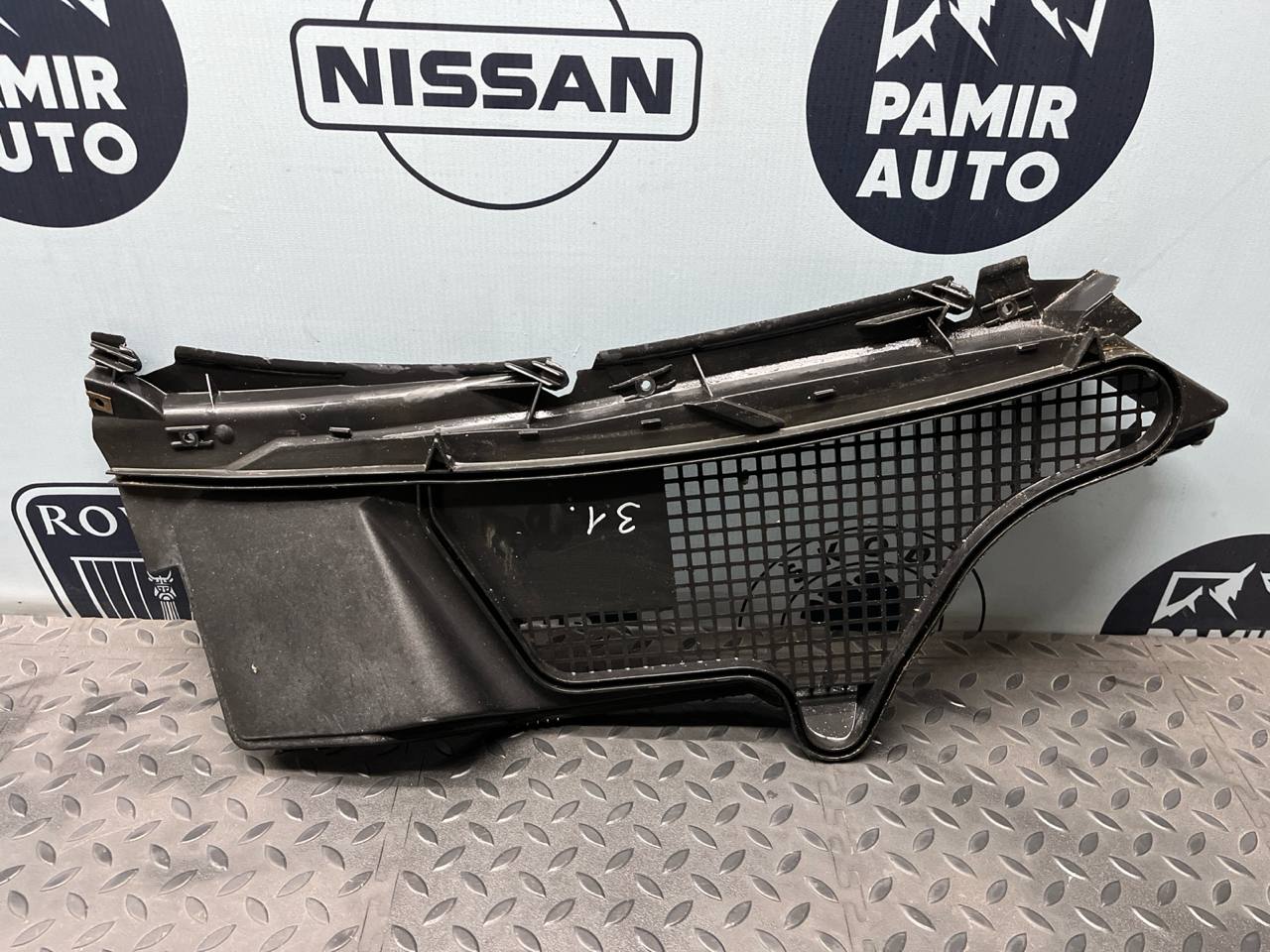 Решетка под лобовое стекло (Жабо) правая Mercedes E/W210 1995-2003