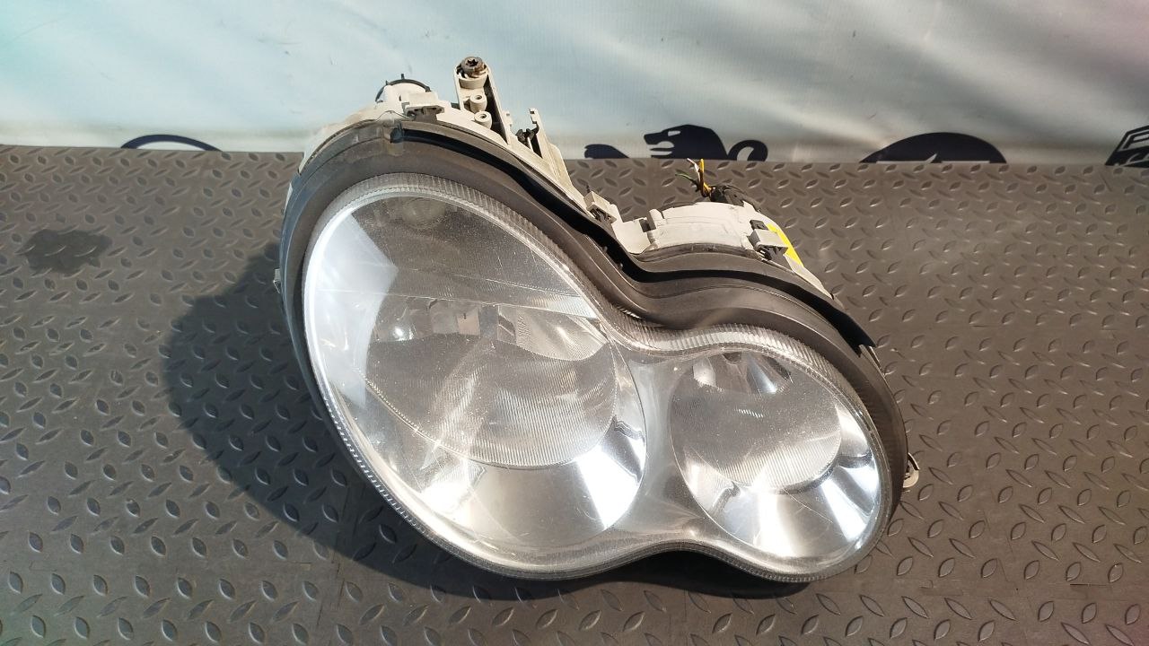 Фара правая Mercedes C/W203 2000-2008