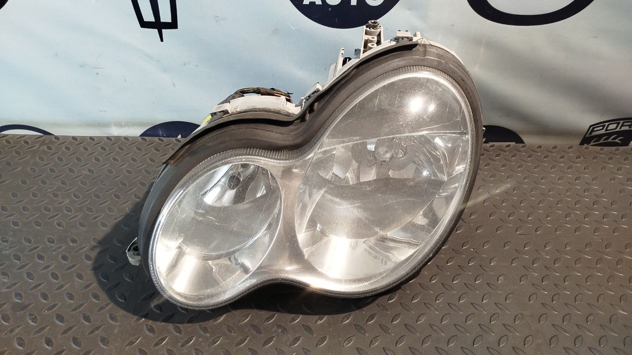 Фара левая Mercedes C/W203 2000-2008