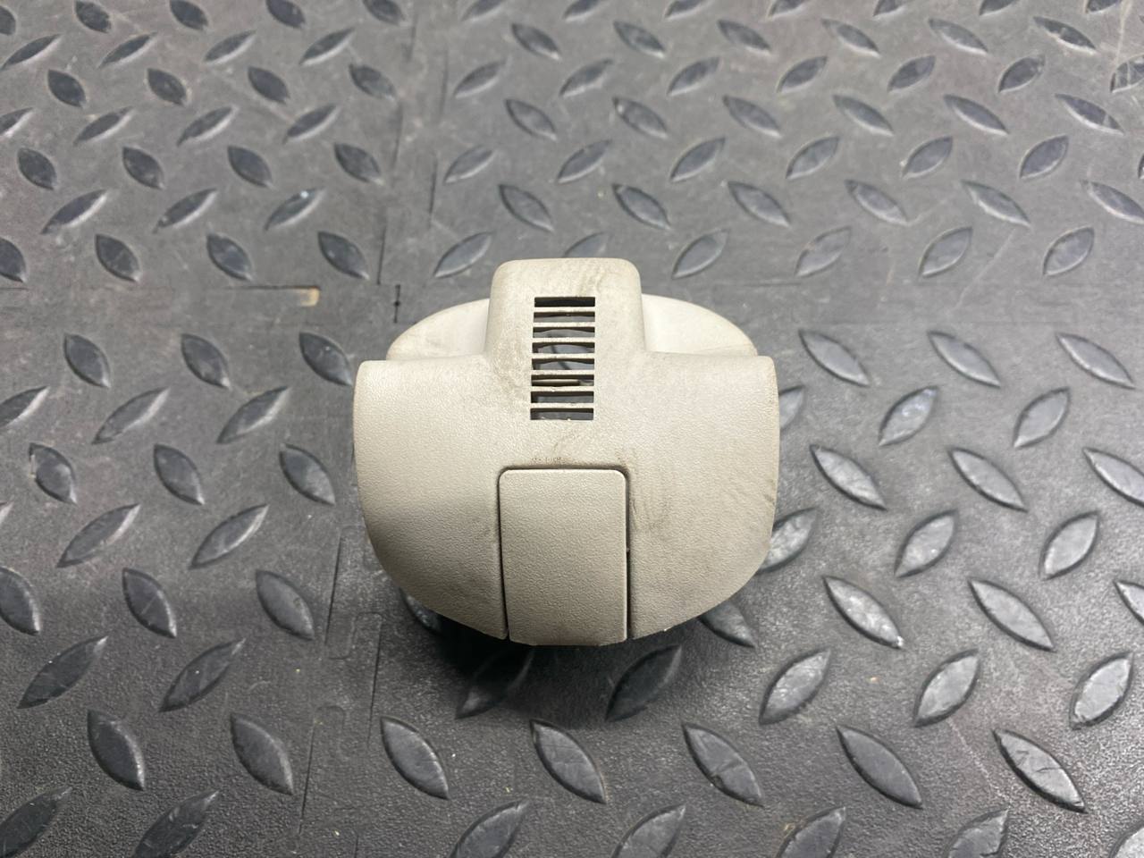 Крючок солнцезащитного козырька Renault Scenic/2 2003-2009