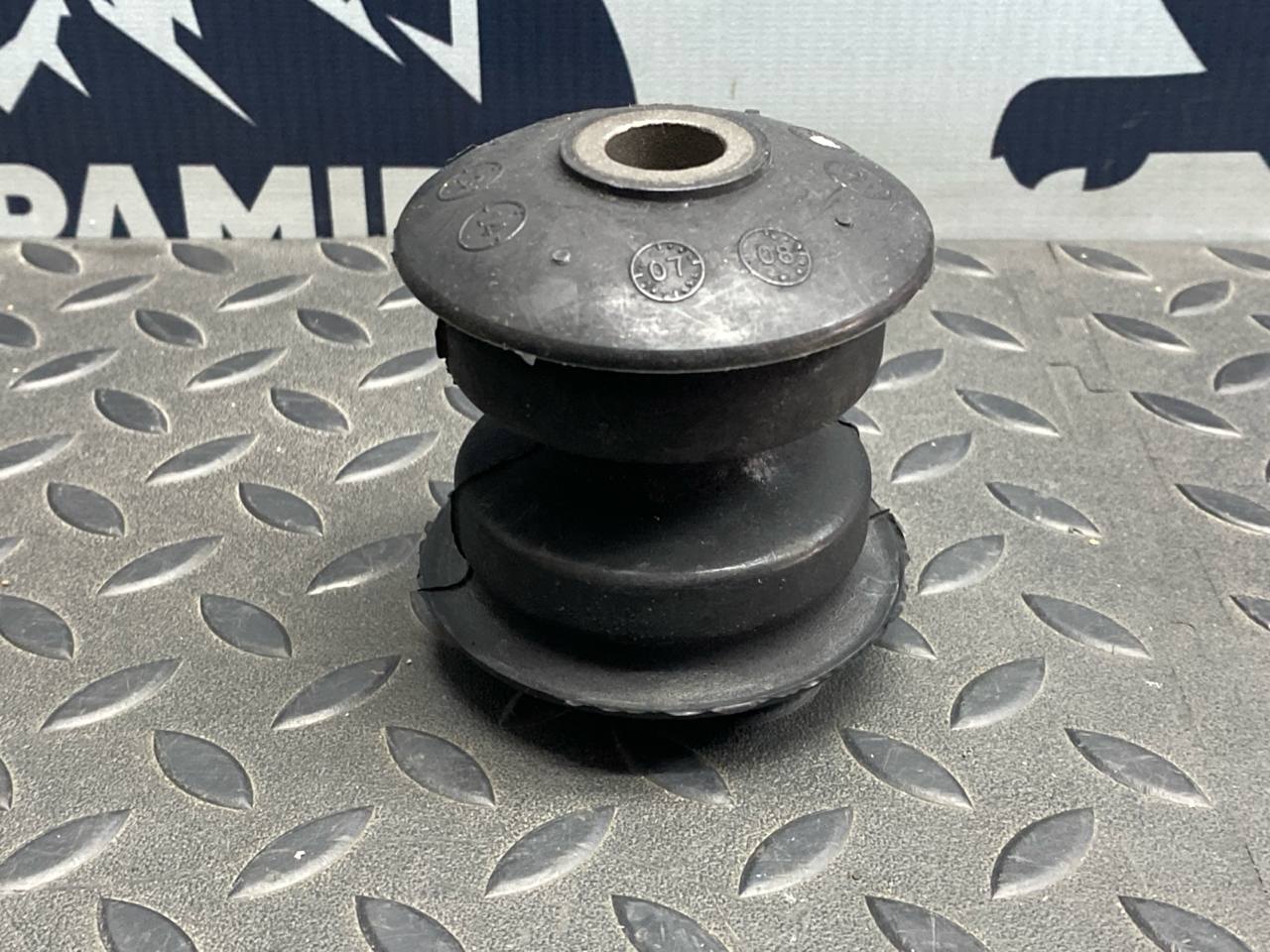 Сайлентблок рессоры задний Ford Transit 2006-2013