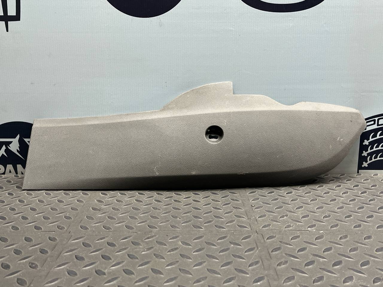 Накладка на консоль левая Ford Focus/2 2004-2011