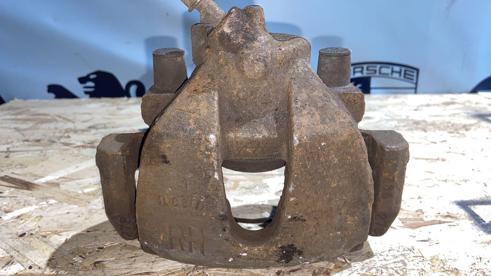 Суппорт передний правый Ford Focus/2 2004-2011