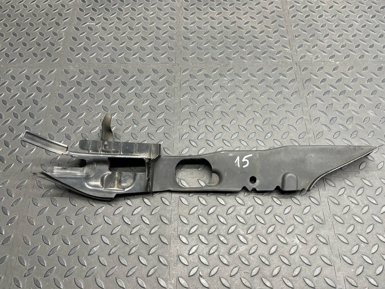 Накладка крыла передняя левая Ford Focus/2 2004-2011