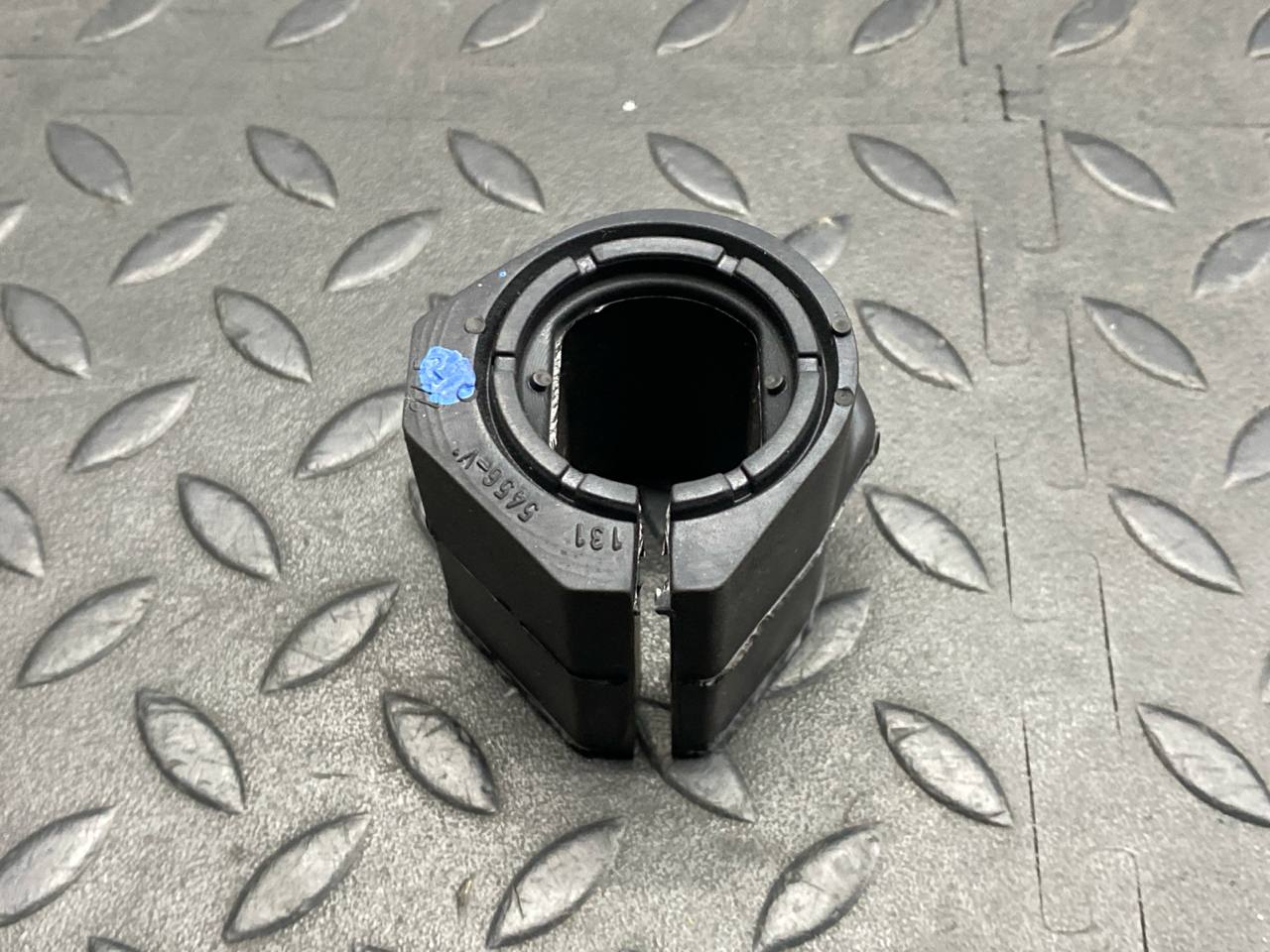 Втулка стабилизатора передняя Ford Transit 2006-2013