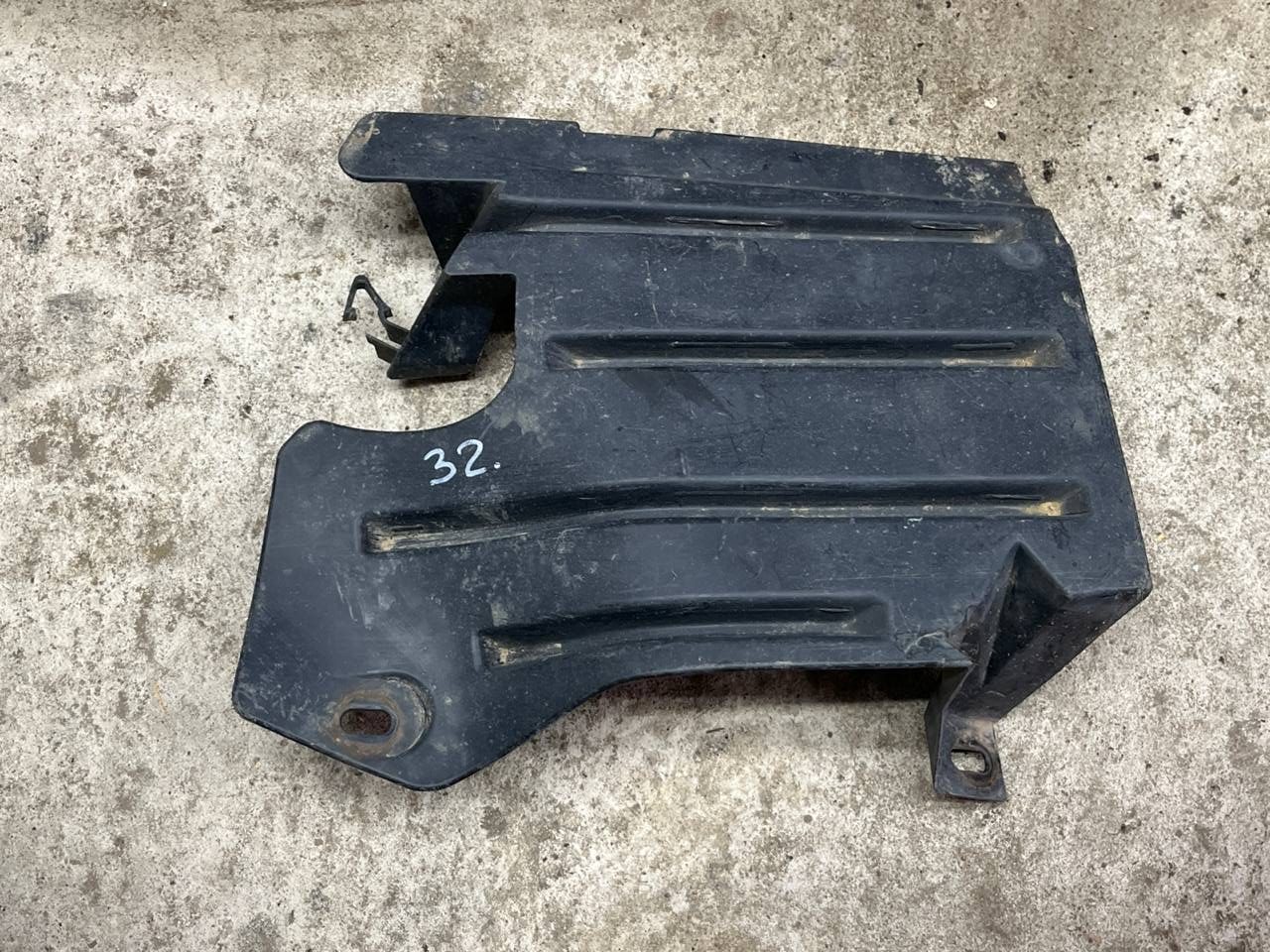 Защита антигравийная задняя левая Ford Focus/2 2004-2011